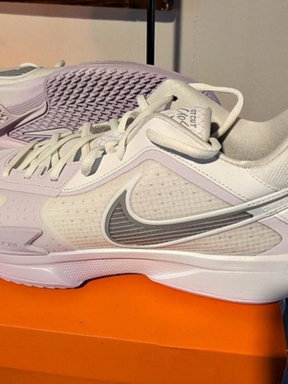 NIB Nike G.T. Cut Cross Athletic Shoes White & Grey/Lavender US 13 Like New